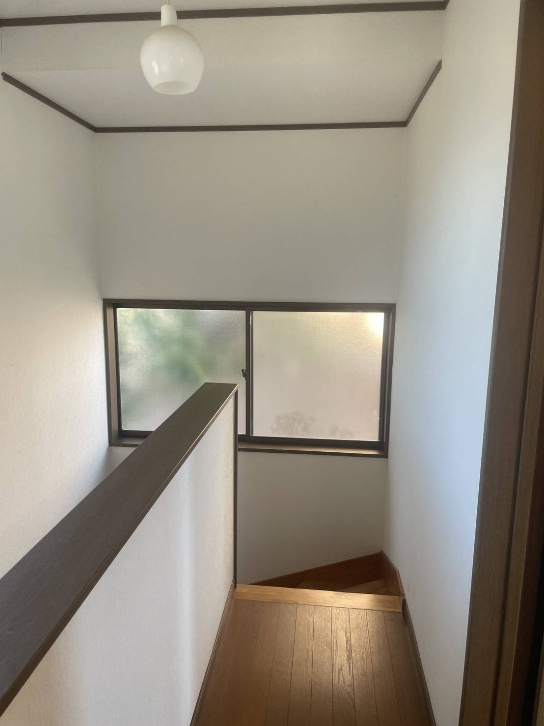 ２階廊下と階段